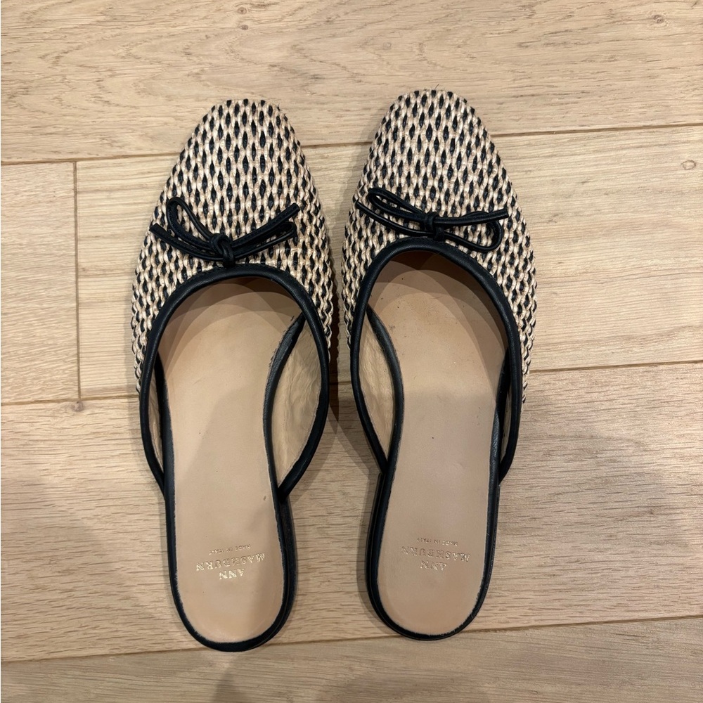 ANN MASHBURN Black and Cream Woven Bow Mule Clogs